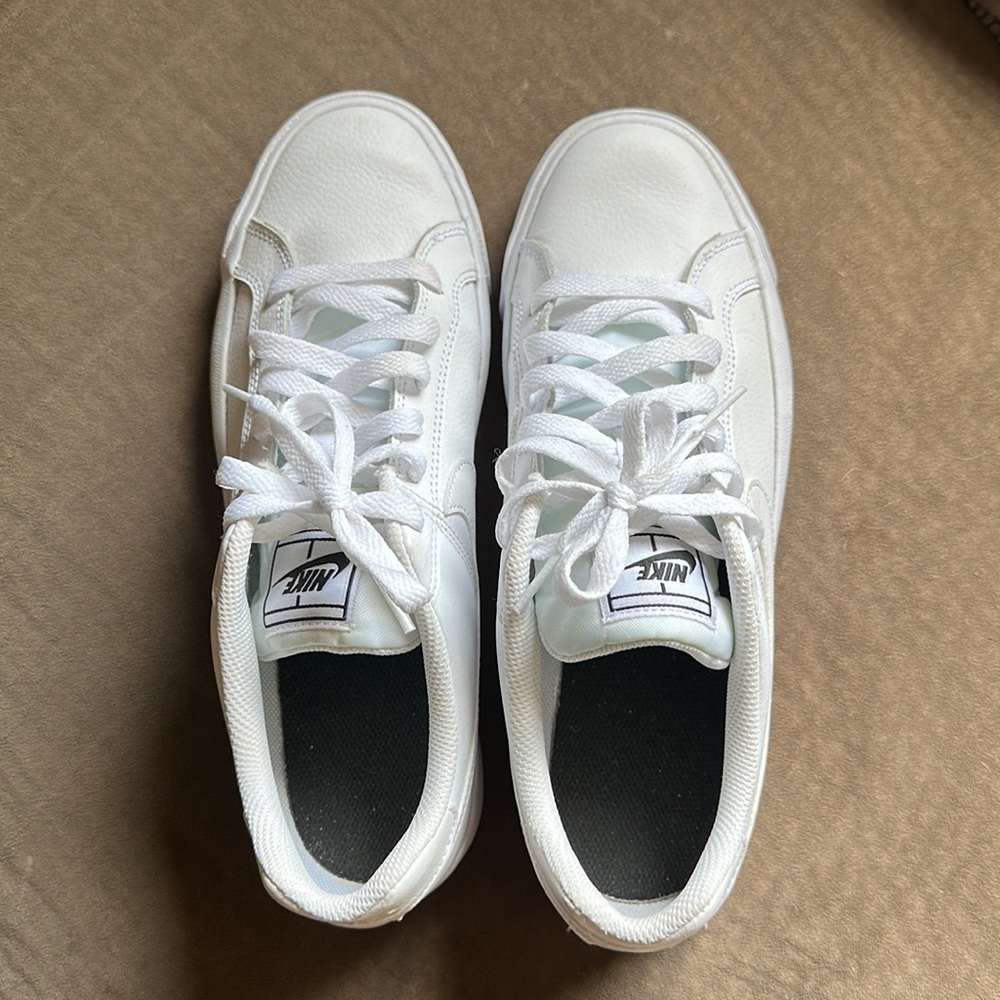 White Nike Court Royale AC sneakers women’s size 8.5 A02810-102